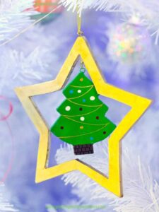 A-wooden-and-star-Christmas-ornament-in-10-easy-Diy-Christmas-ornament-for kids