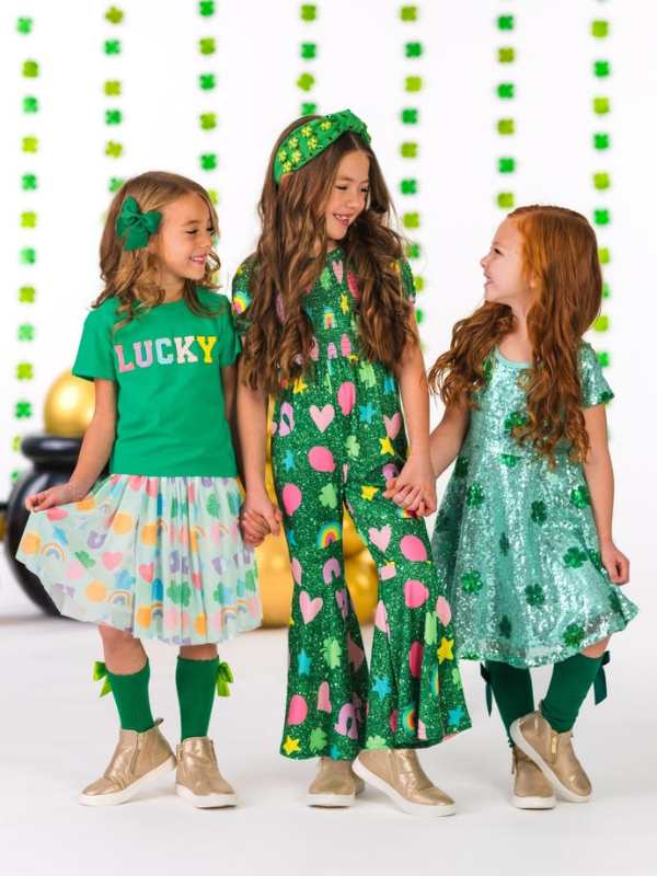 kids-wearing-matching-outfit-for-st-patrick's-day.