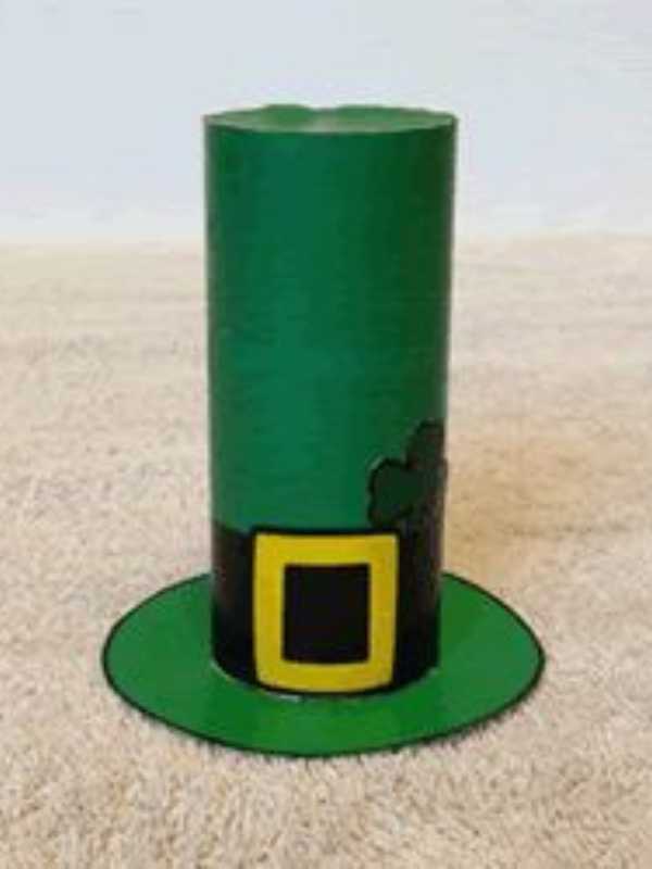Leprechaun-hat-made-from-toilet-paper-roll-covered-in-green-paper-and-black-and-yellow-used-as-the-buckle-in-fun-and-easy-st-patrick-day-craft-for-kids.