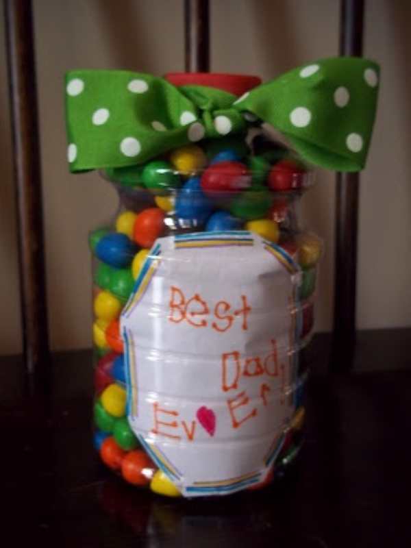 Jar-filled-with-candies-with-paper-written-best-dad-ever-on-it.