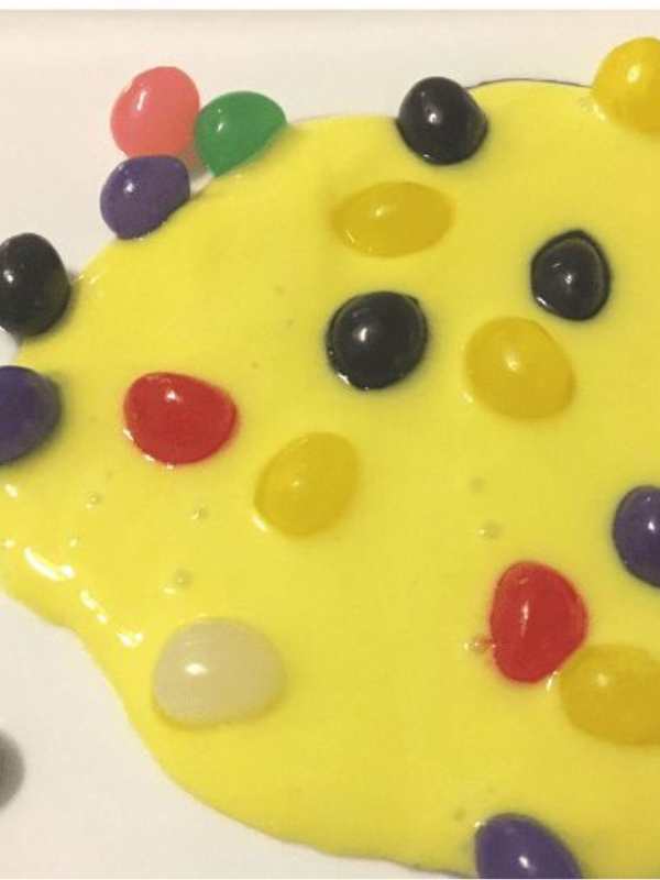 Edible-jelly-slime-made-from-different-colors-of-jelly