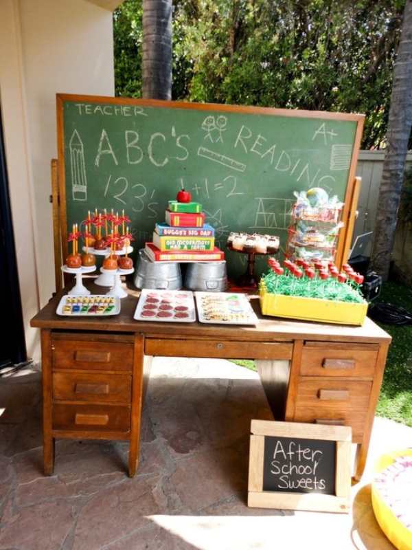 Cake-drinks-biscuit-on-a-table-with-green-board-written-happy-teacher's-day-facing-it.