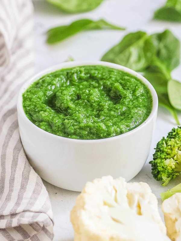 White-plate-containing-broccoli-and-cauliflower-puree.