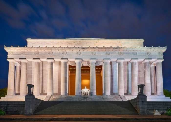 Abraham-Lincoln-memorial.