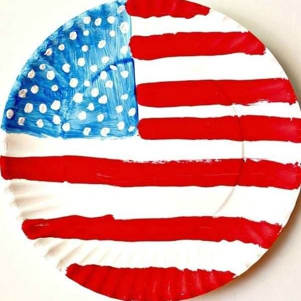 USA-flag-designed-in-paper-plate-in-fun-and-creative-4th-of-July-crafts-for-kids.