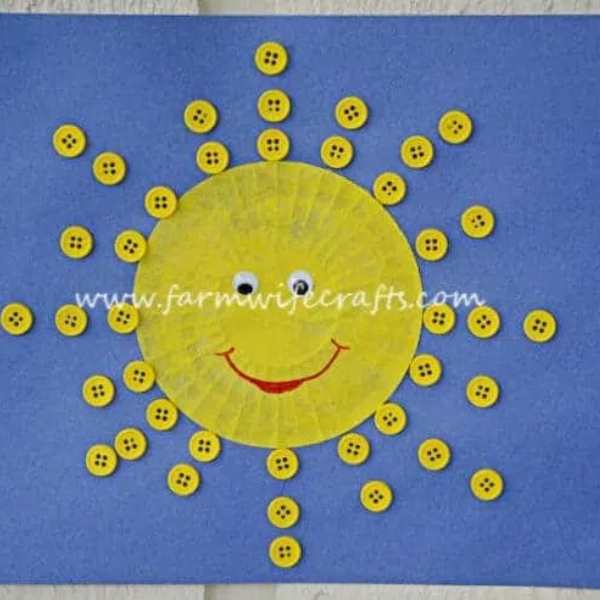 Cupcake-linear-sun-craft-on-a-blue-background-in-cute-sun-crafts-for-preschoolers.