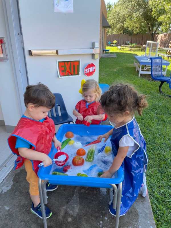 Kids-washing-fruits-in-easy-summer-sensory-activities-for-toddlers-and-preschoolers.