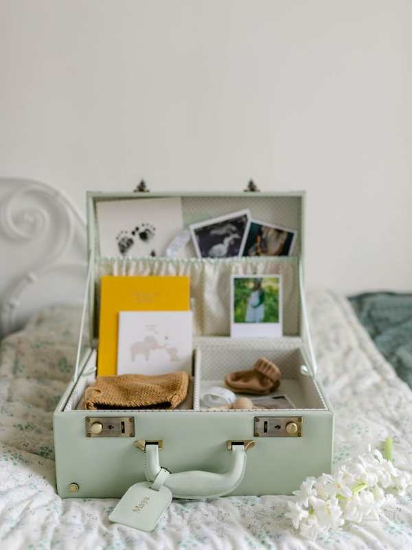 Box-containing-pregnancy-photoshoot-ultrasound-photo-and-other-pregnancy-related-stuffs-in-family-memory-box-ideas-to-preserve-your-family-precious-memories.