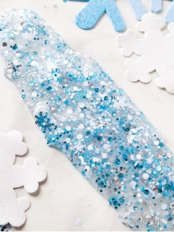 Snowflake-slime-in-blue-and-white-colors-in-screen-free-snow-day-activities-foor-toddlers.