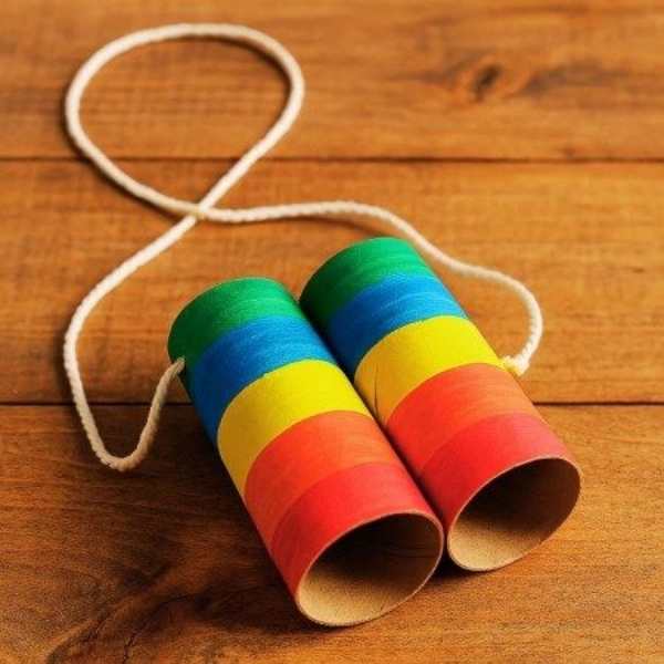 Toilet-paper-roll-binocular-designed-with-green-blue-yellow-orange-and-red-colors.