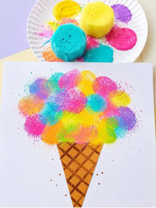 Ice-cream-painting-on-a-white-paper-with-the-spong-for-painting-in-a-paper-plate-in-DIY-summer-crafts for-kids.