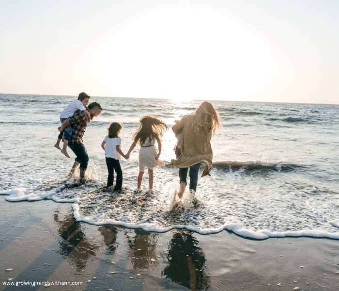 Family-of-five-playing-in-the-beach.