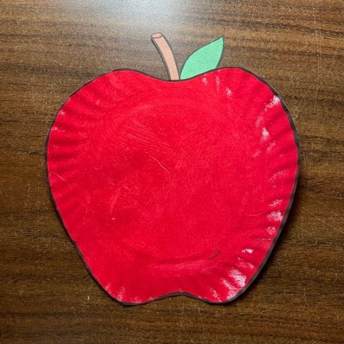 Red-paper-plate-apple-in-apple-crafts-for-kids.