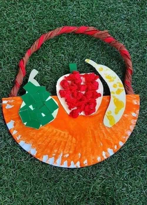 paper-plate-harvest-basket-designed-in-orange-colors-with-paper-apple-and-banana.