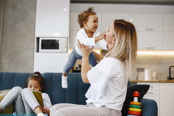 Mom-playing-with-her-kids-in-peaceful-morning-routine-every-mom-needs
