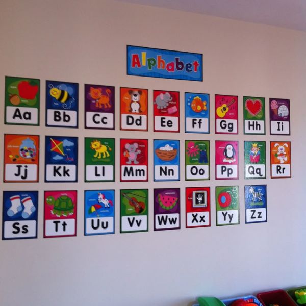 Wall-designed-with-alphabet-art.