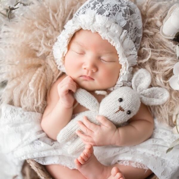 Baby-wrapped-with-blanket-in-baby-photoshoot-ideas-at-home.