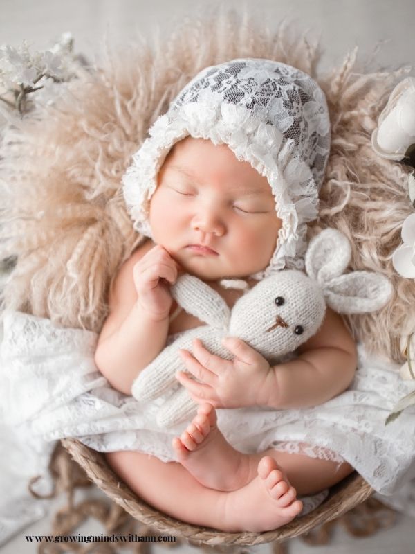 Baby-wrapped-with-blanket-in-baby-photoshoot-ideas-at-home.