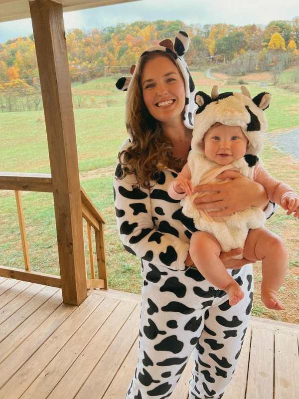 Mom-and-baby-dressed-in-cow-and-calf-costume-in-cute-halloween-costume-ideas-for-mom-and-baby.