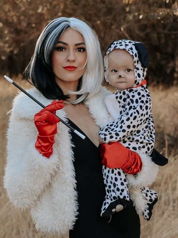 Mom-and-baby-dressed-in-Dalmatian-and-Cruella-costume-in-cute-halloween-costume-ideas-for-mom-aand-baby.