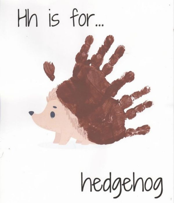 Hedgehog-handprint-craft-in-fall-handprint-craft-for-toddlers-and-preschoolers.