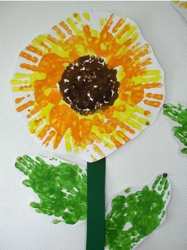 Handprint-sunflower-in-fall-handprint-crafts-for-toddlers-and-preschoolers.