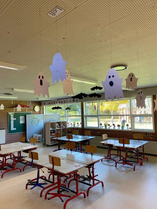 Classroom-decorated-with-a-floating-ghost.