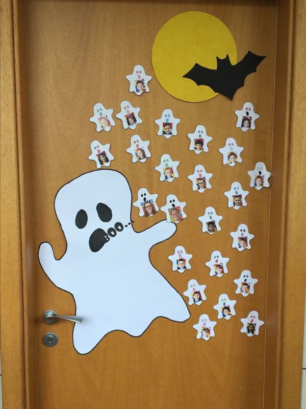 Door-decorated-with-a-friendly-ghost-in-Halloween-classsroom-decoration-ideas.