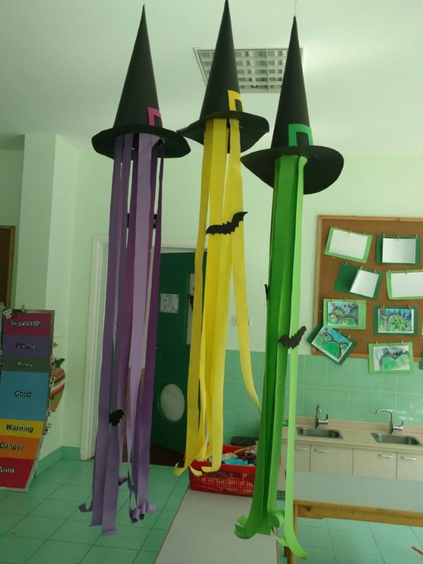 3-Witch-hat-hanging-on-the-ceiling.
