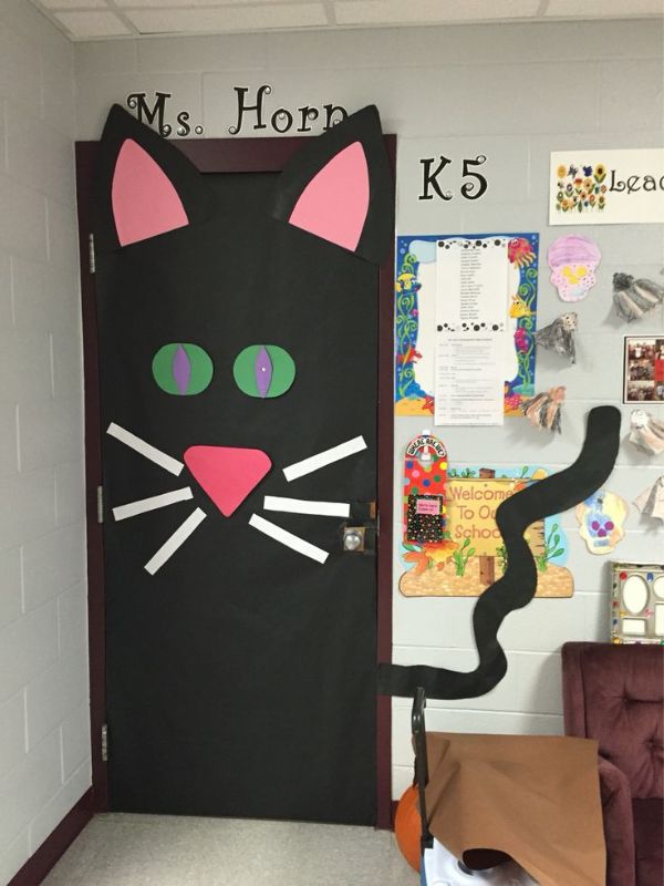 Door-designed-as-black-cat-in-Halloween-classroom-decoration-ideas.
