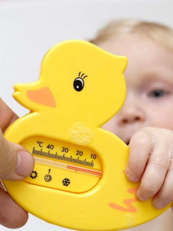 Yellow-duck-shaped-baby-bath-thermometer.