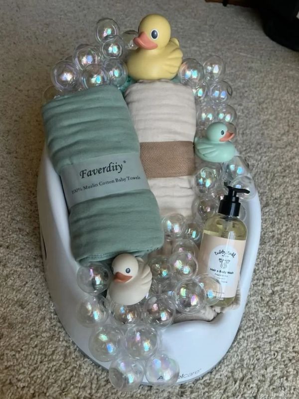 baby-bathtub-filled-with-towel-and-other-few-things-in-bathtub-baby-shower-gift-ideas-for-new-moms.