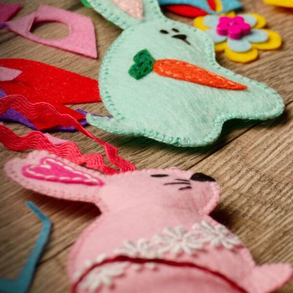 Felt-cats-baby-toys-in-DIY-felt-baby-toys-for-sensory-play.