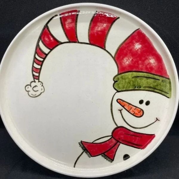 White-ceramics-plate-designed-with-Santa-Claus.