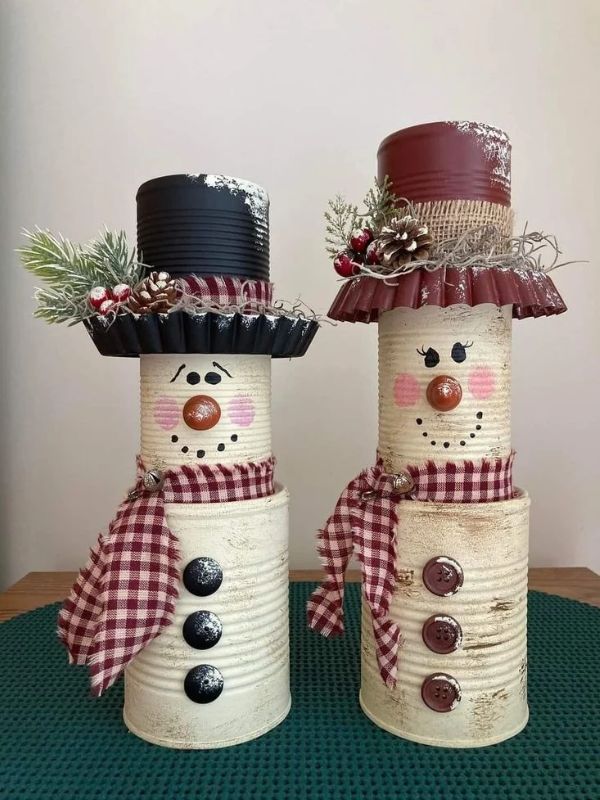 Two-snowman-Christmas-keepsake-tin-in-Christmas-keepsakes-kids-can-make-for-their-parents.